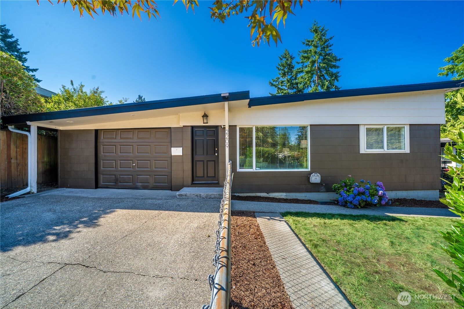 Property Photo:  2209 NE 9th Street  WA 98056 