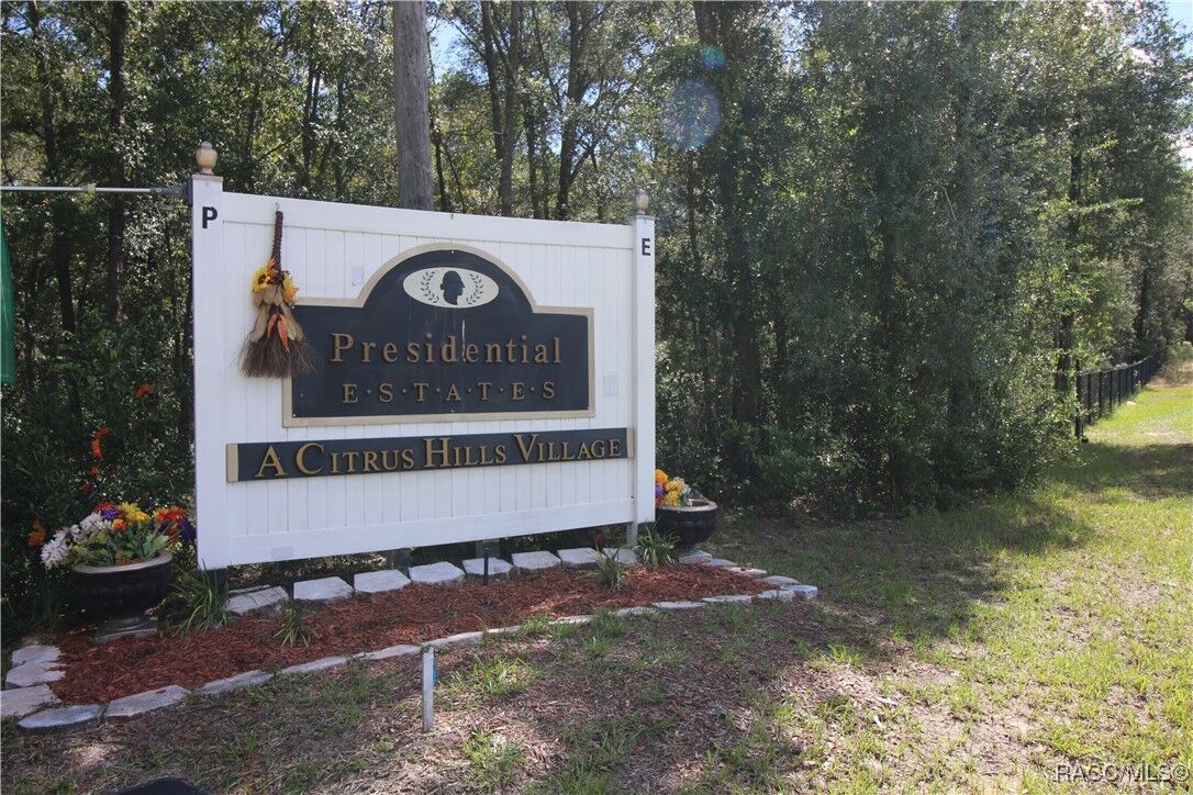 Property Photo: 1011 E Bismark Street FL 34442