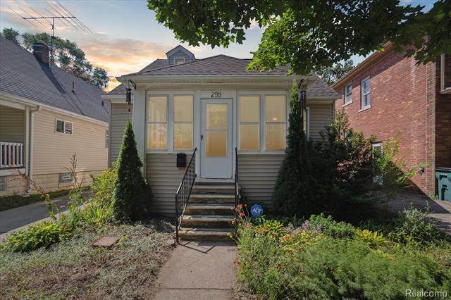 295 W Webster Street  Ferndale MI 48220 photo