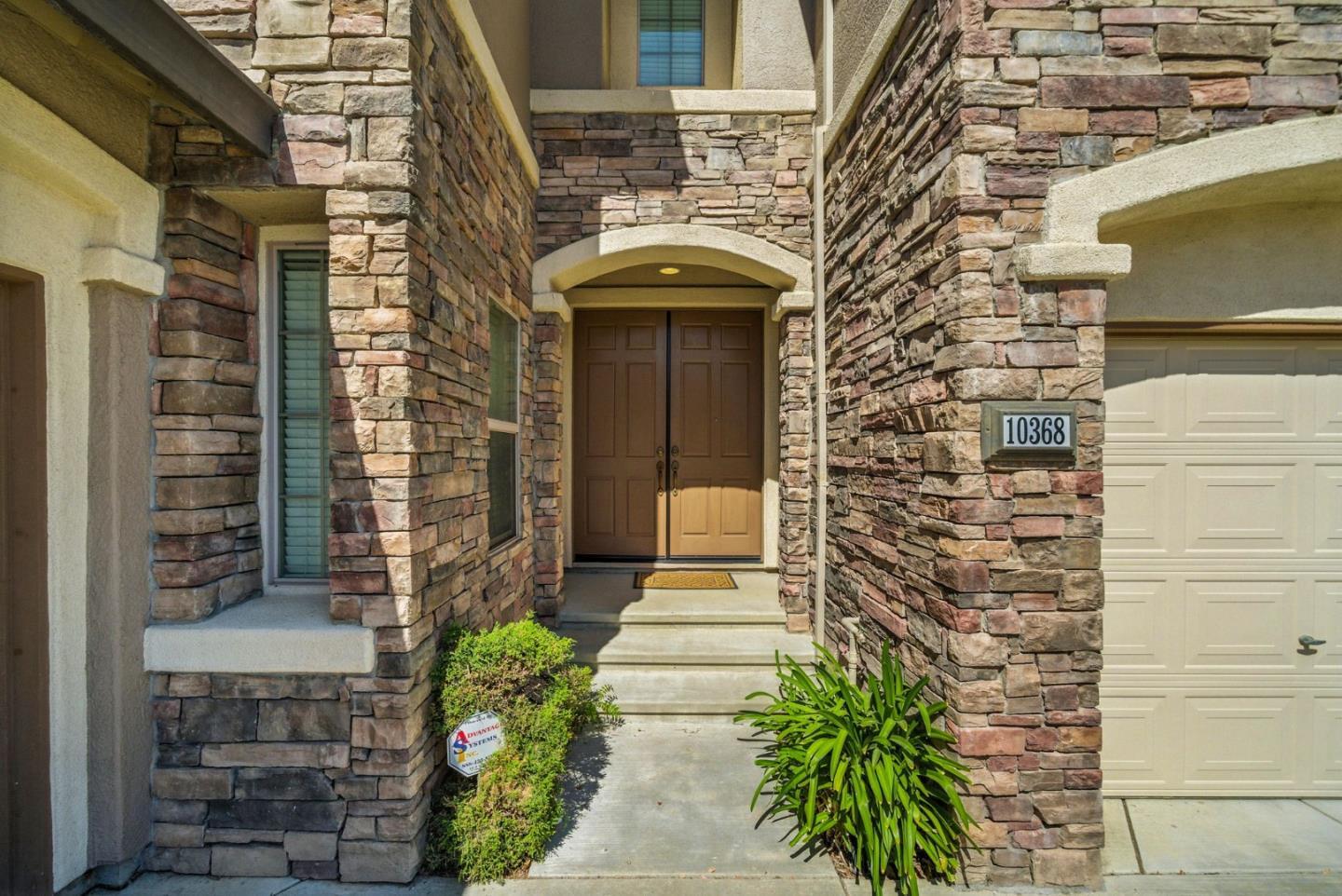 Property Photo:  10368 Via Cinta Court  CA 95757 