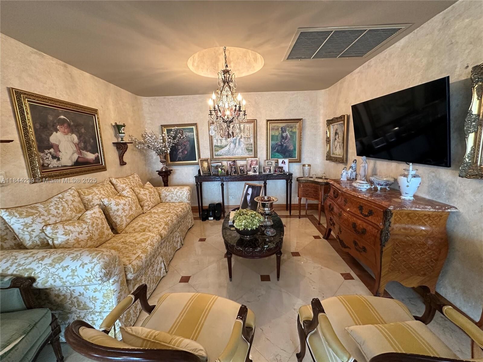 Property Photo:  700 Biltmore Way 1212  FL 33134