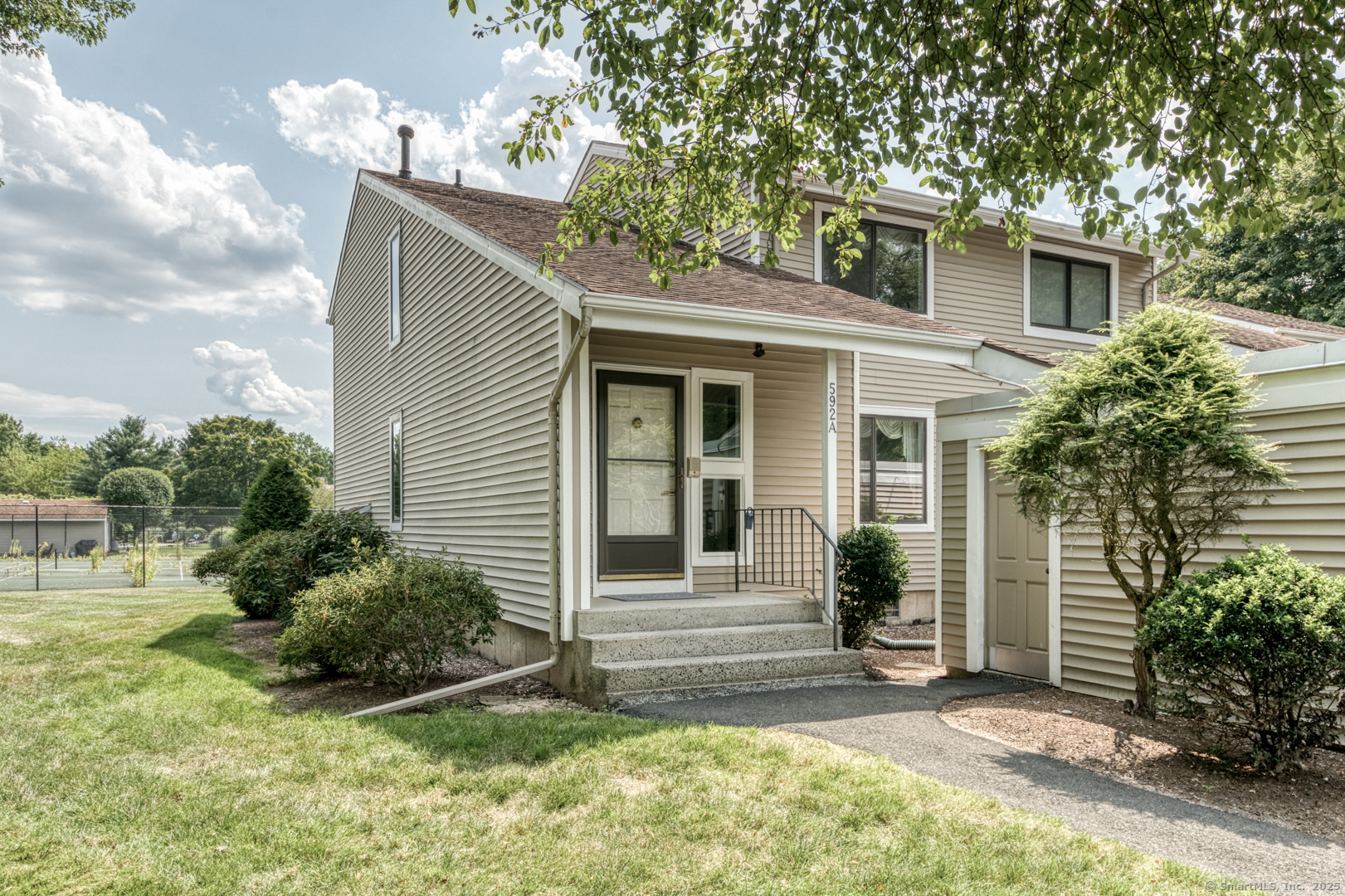 Property Photo:  592 Mountain Road Apt A  CT 06117 