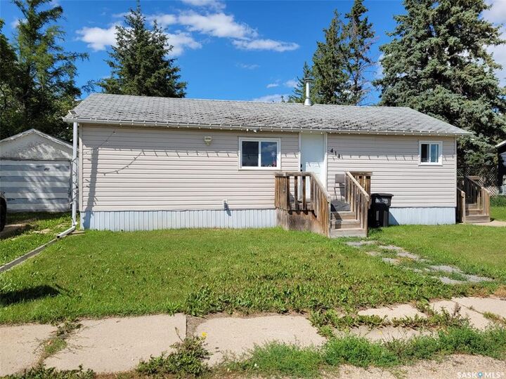 Property Photo: 414 4th Street S SK S0K 4P0