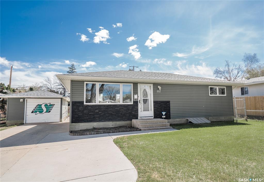 132 Montreal Avenue S  Saskatoon SK S7M 3K8 photo