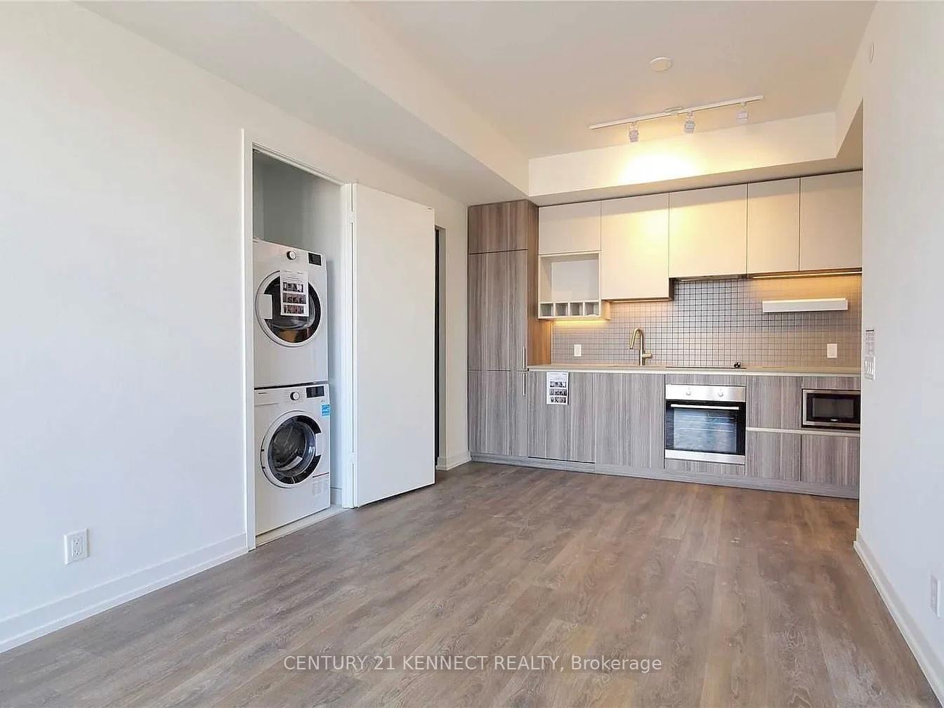 Photo de la propriété: 5 Buttermill Avenue 4112 ON L4K 0J5