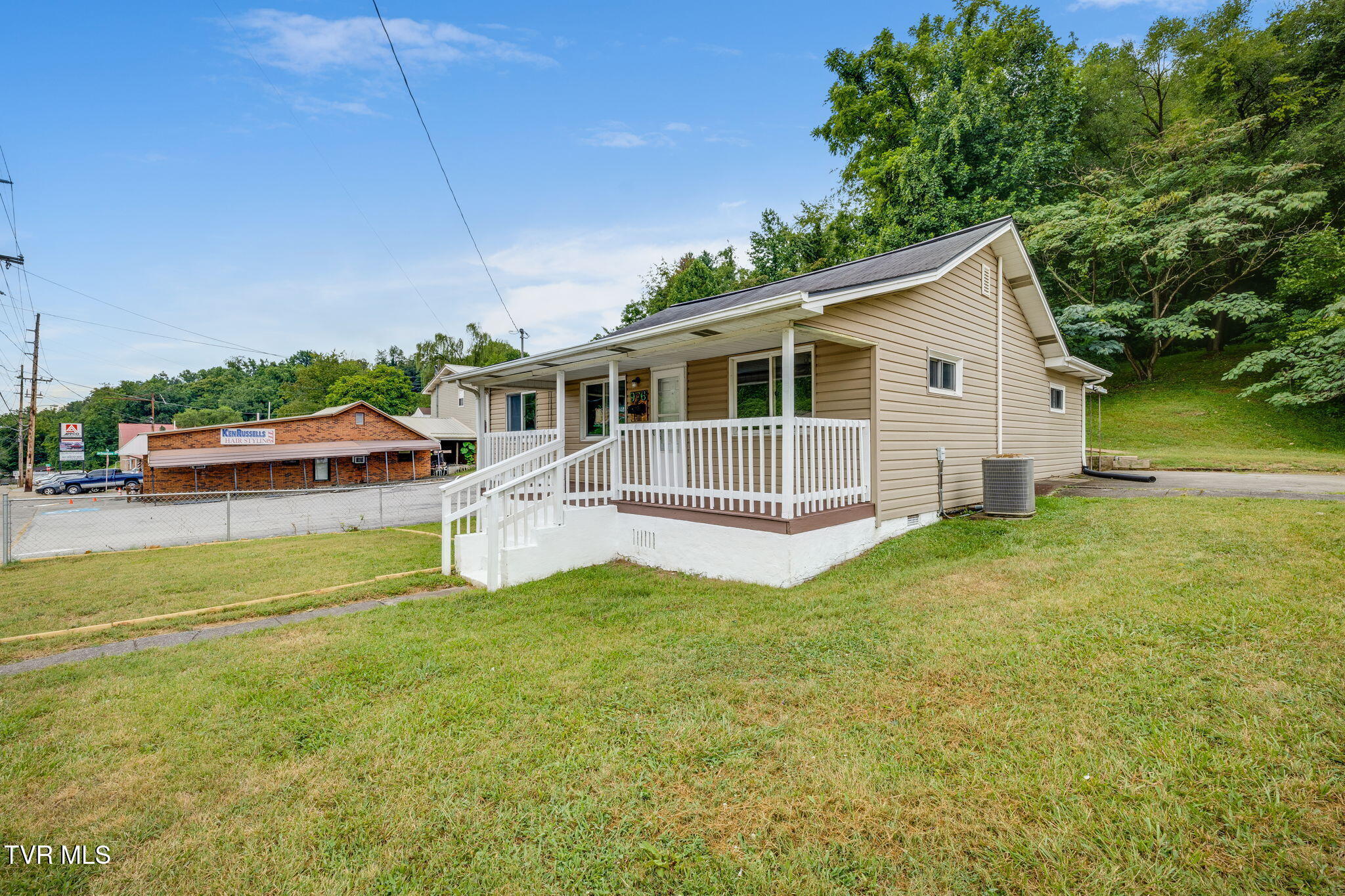 Property Photo: 976 Lynn Garden Drive TN 37665