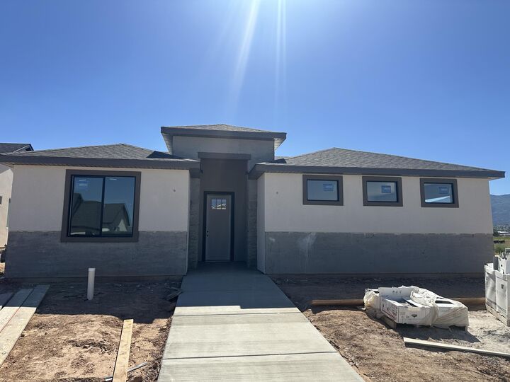 Property Photo: 1126 N Yucca (3325 West) St UT 84721