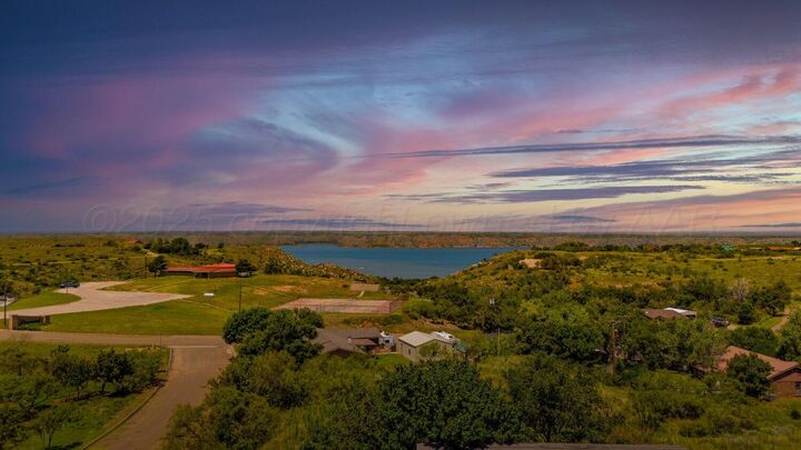 Property Photo: 912 Hillside Drive TX 79036