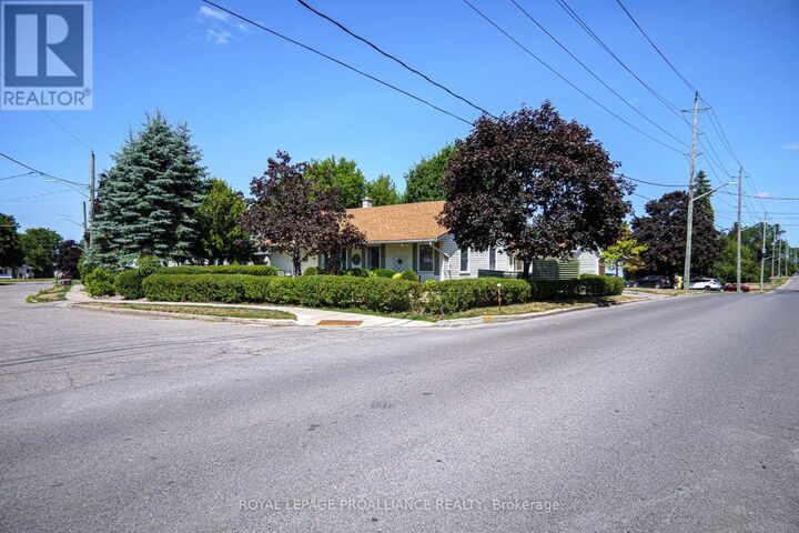Property Photo:  18 Jackson Street  ON K8V 1Z7 