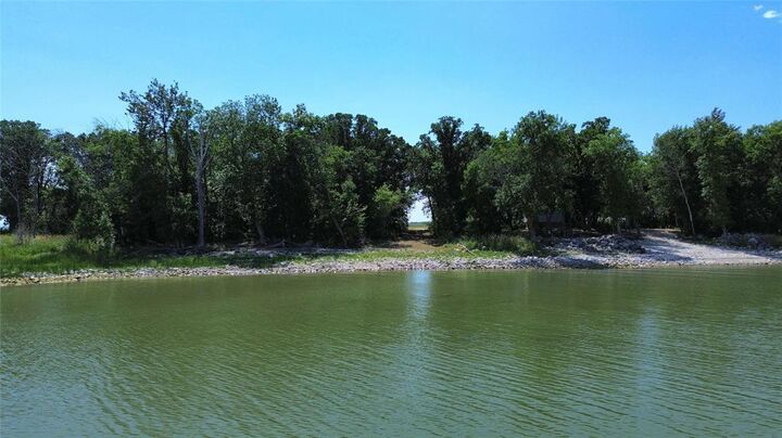 Property Photo:  31 Bayduza Drive  MB R7N 3B3 
