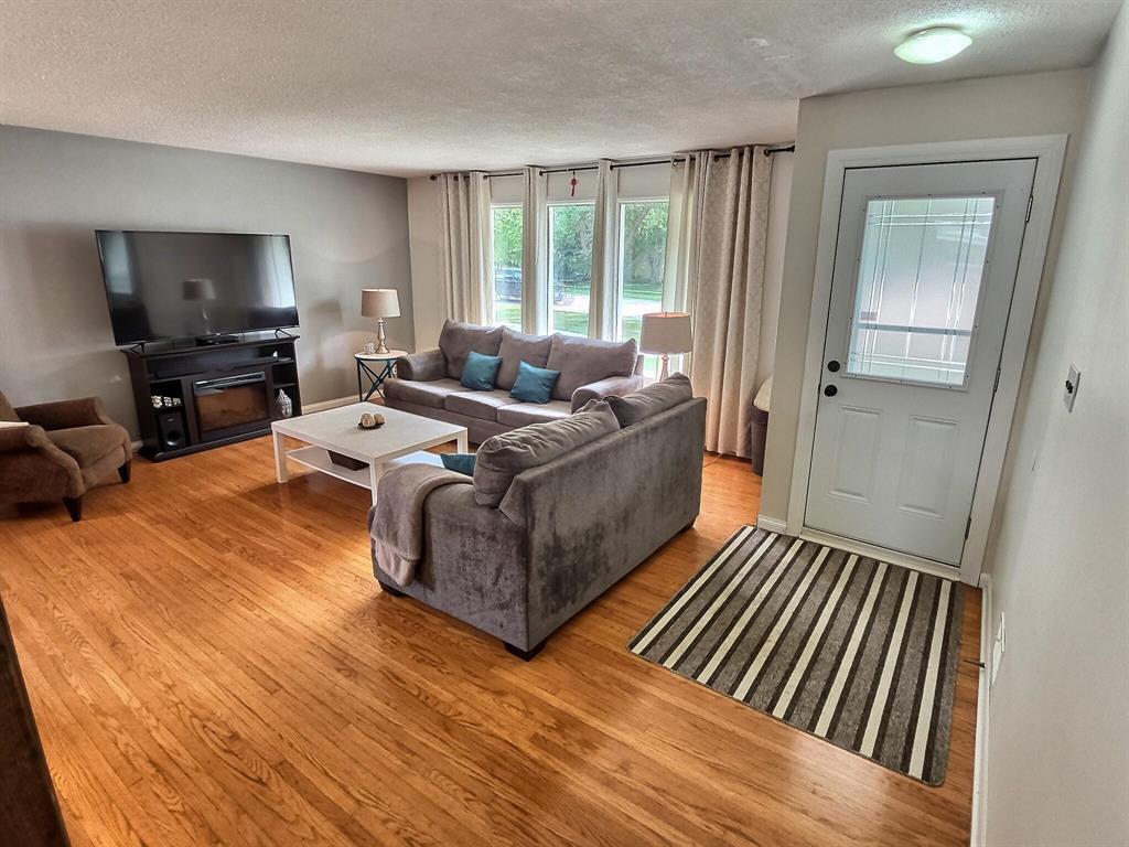Property Photo:  19 Sansome Avenue  MB R3K 0N6 