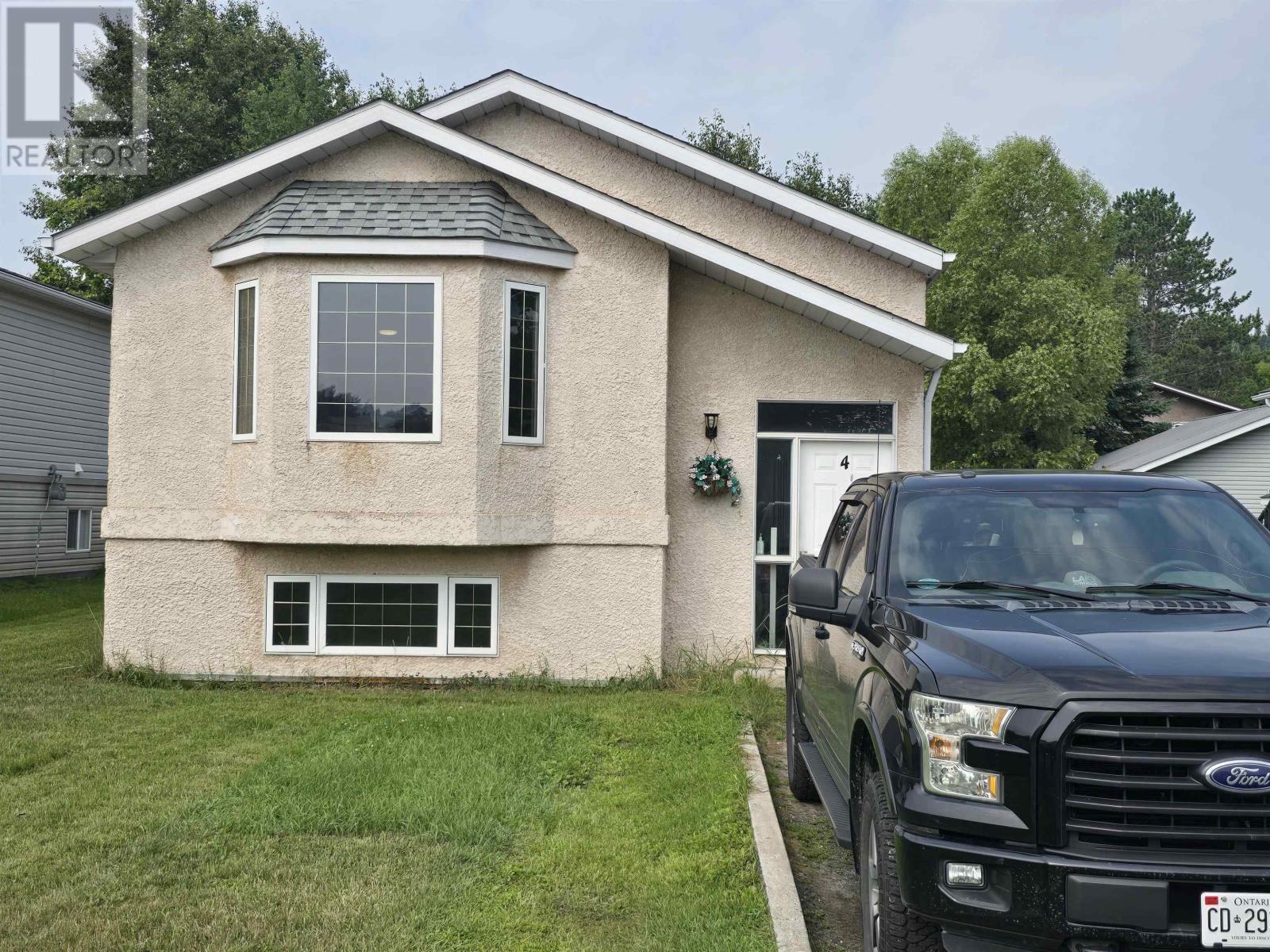 Property Photo: 4 Sunset Pl ON P9N 4H9