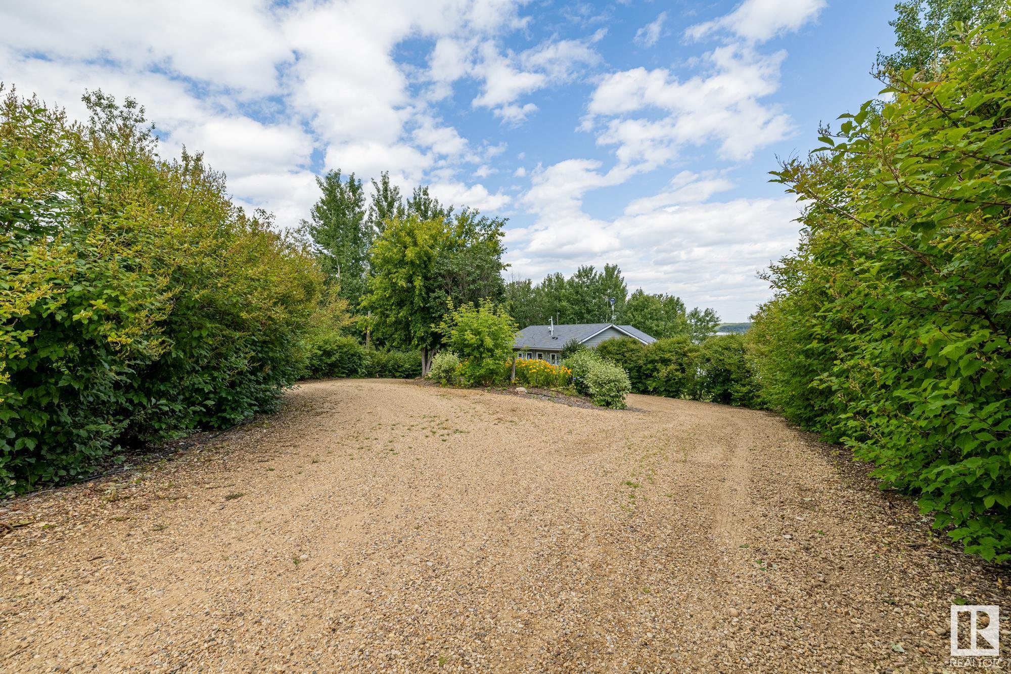 Photo de la propriété: 75 Neilson Dr AB T9S 1S1