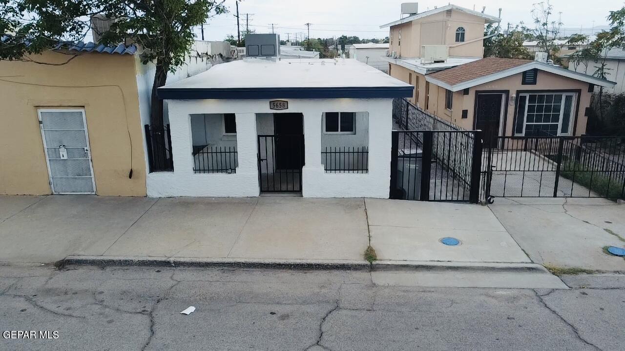 Property Photo: 5658 Dailey Avenue TX 79905