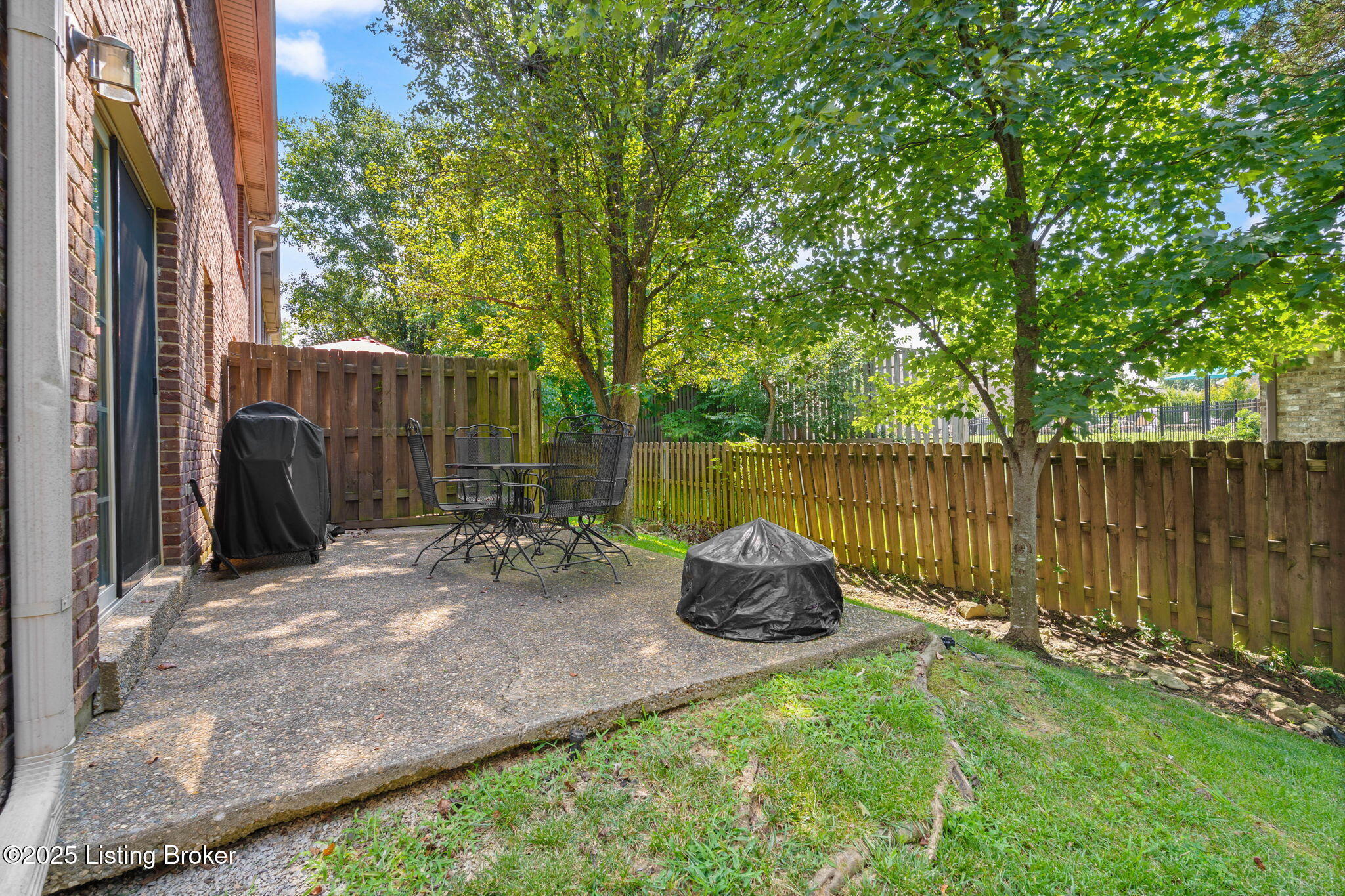 Property Photo: 7912 Grand Cascade Dr KY 40228