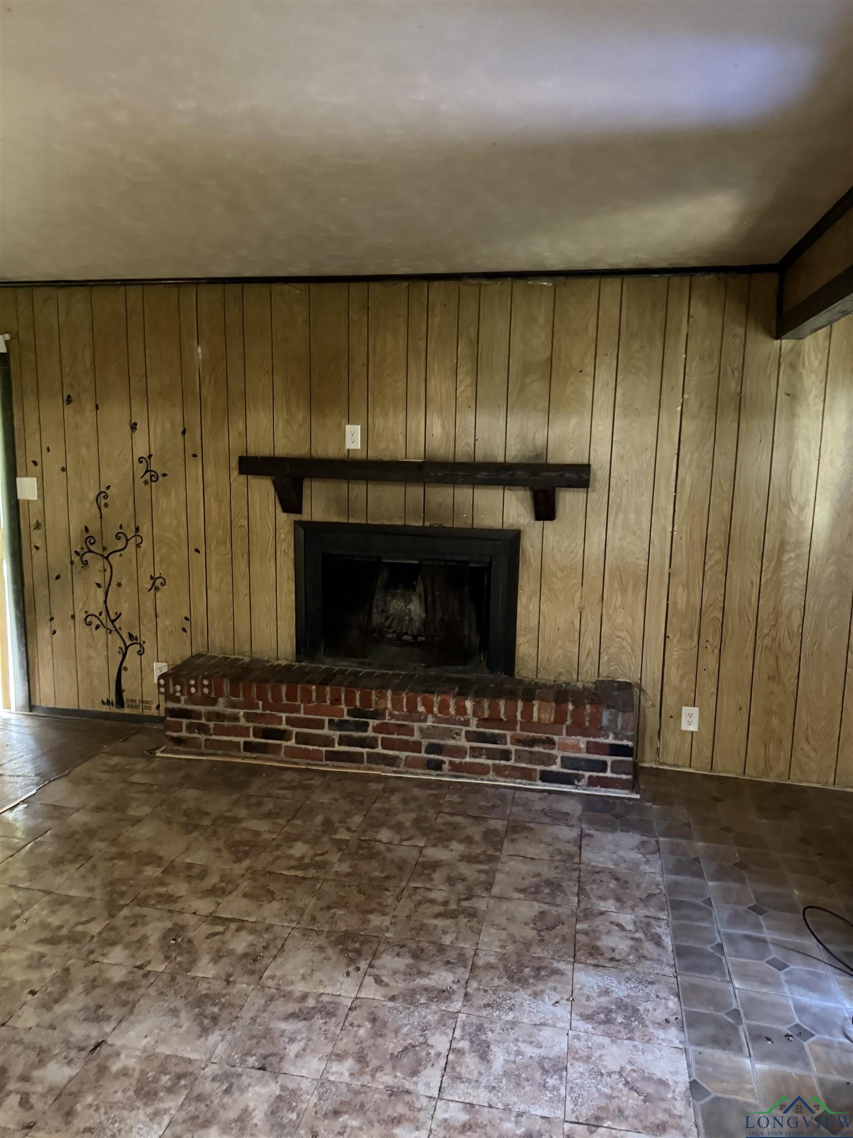 Property Photo:  413 W Hughes St  TX 75602 
