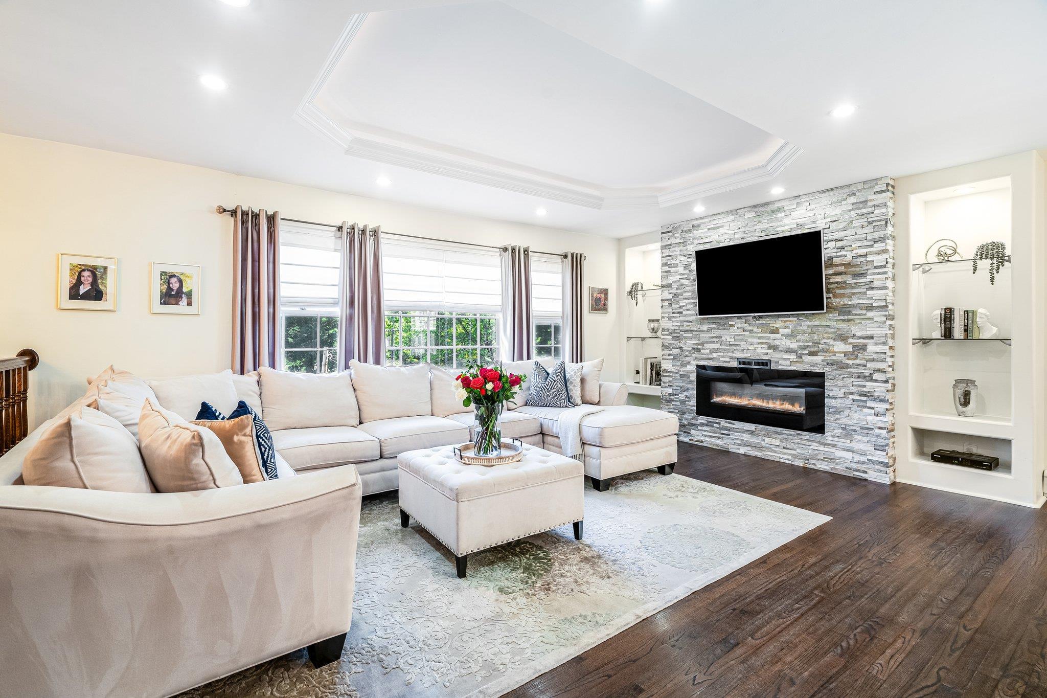 Property Photo:  13 Robin Hood Road  NY 10507 