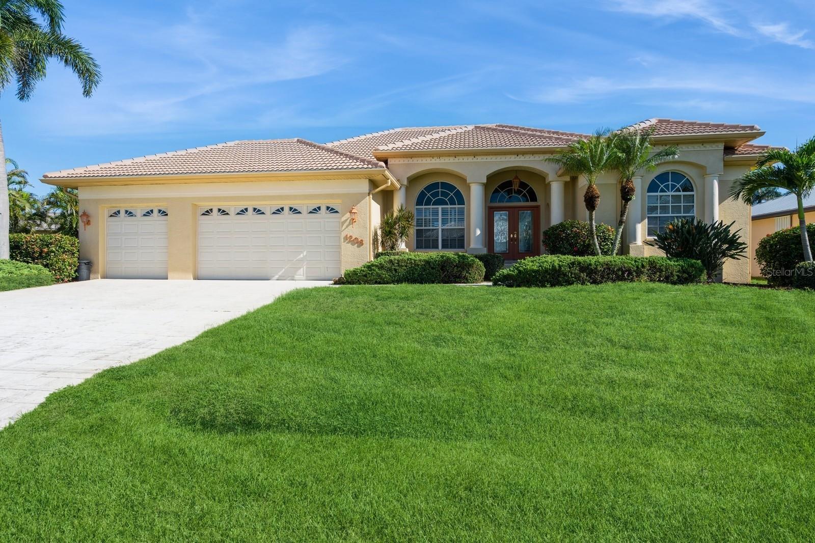 Property Photo: 1208 Bobwhite Court FL 33950
