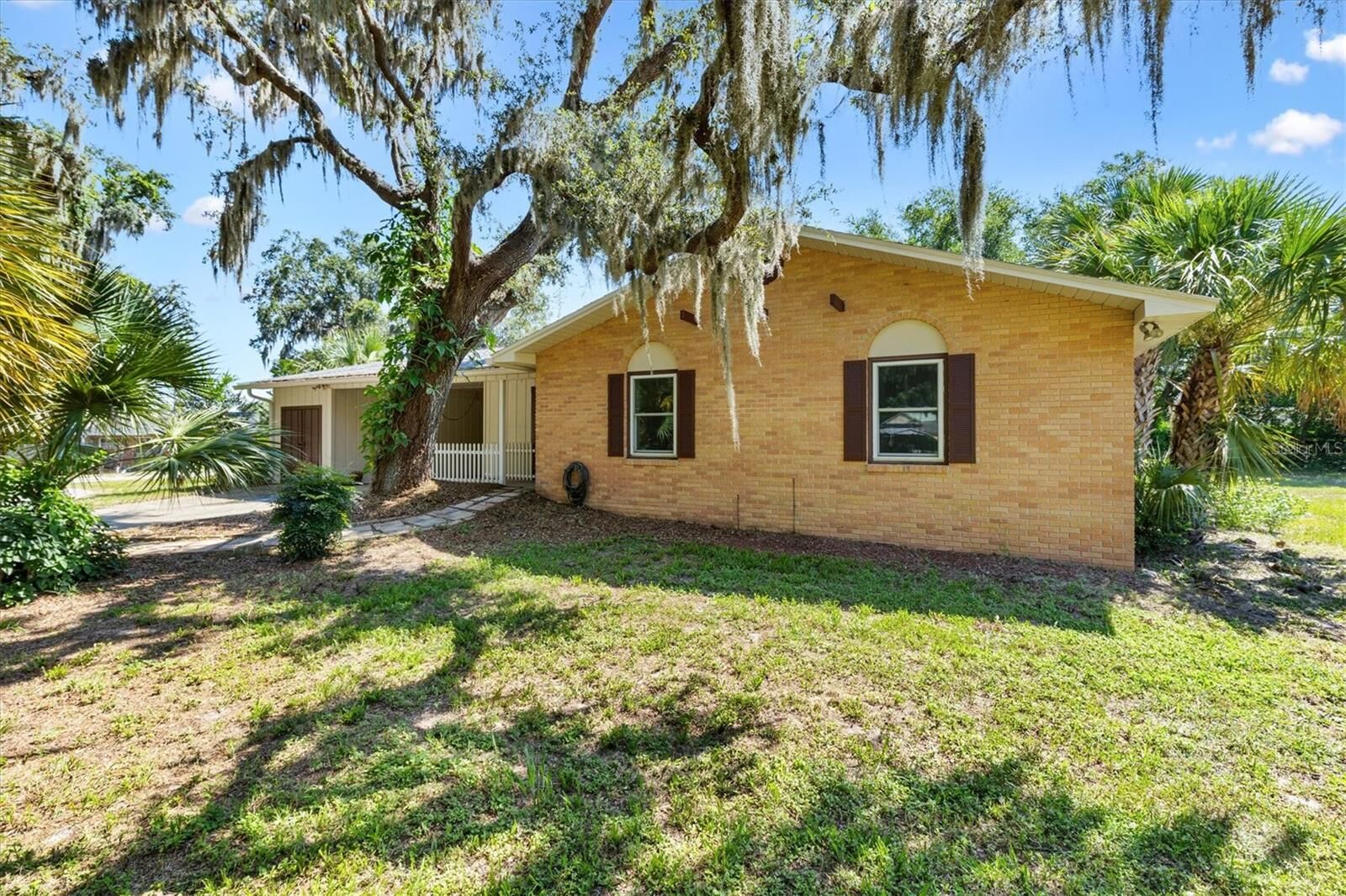 Property Photo:  5434 County Road 122N  FL 34785 