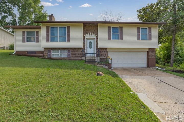 Property Photo: 2110 Devonshire Drive MO 63052
