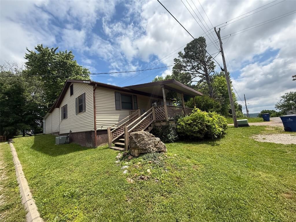 Property Photo: 305 Central Avenue MO 63764
