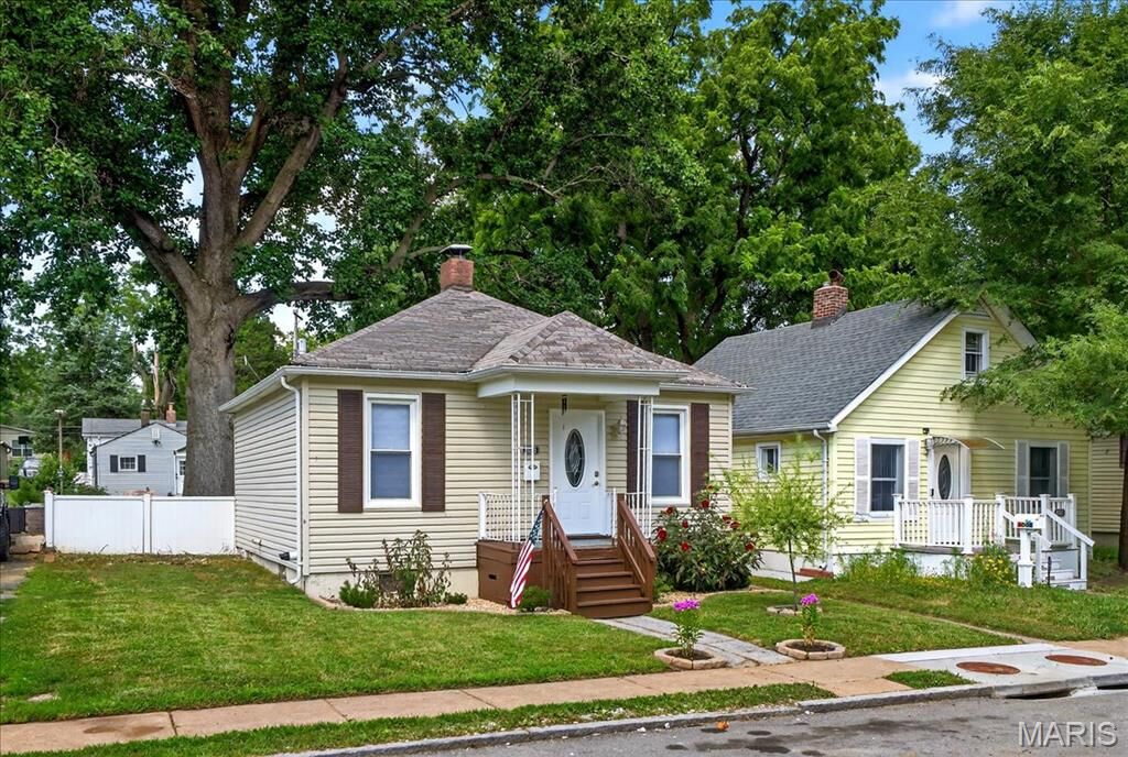 Property Photo: 4005 Eichelberger Street MO 63116