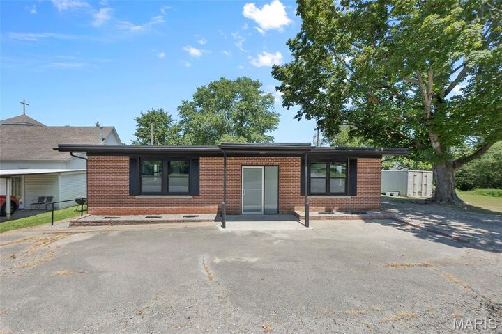 718 4th Street E  Scott City MO 63780 photo