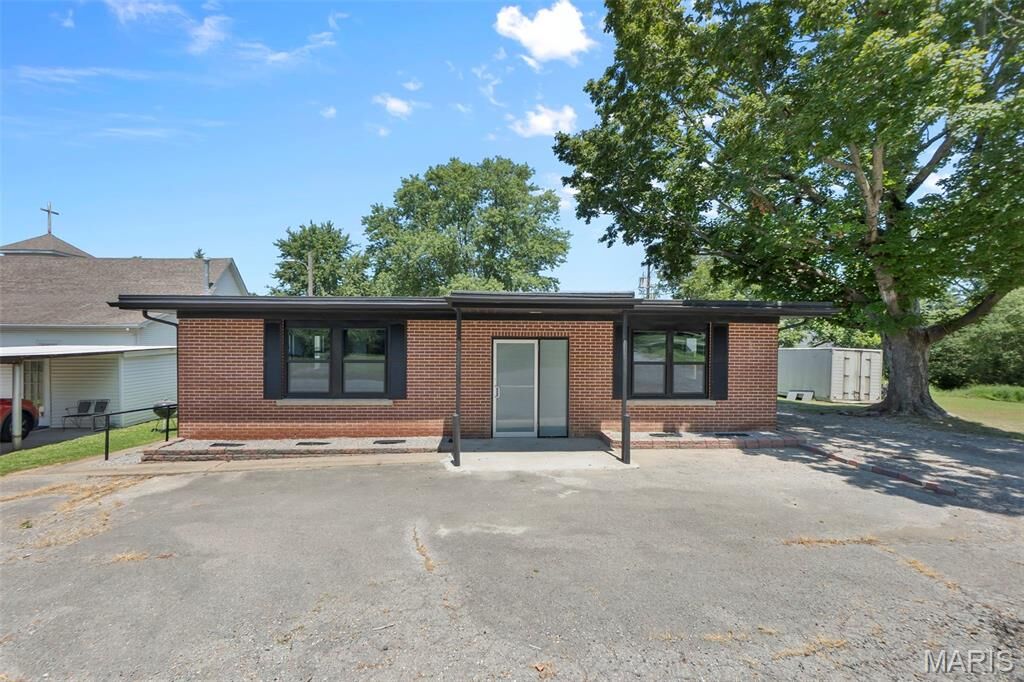 Property Photo:  718 4th Street E  MO 63780 