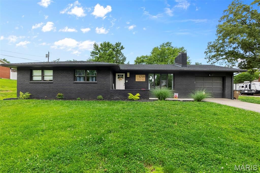 Property Photo:  1719 Oak Hills Street  MO 63701