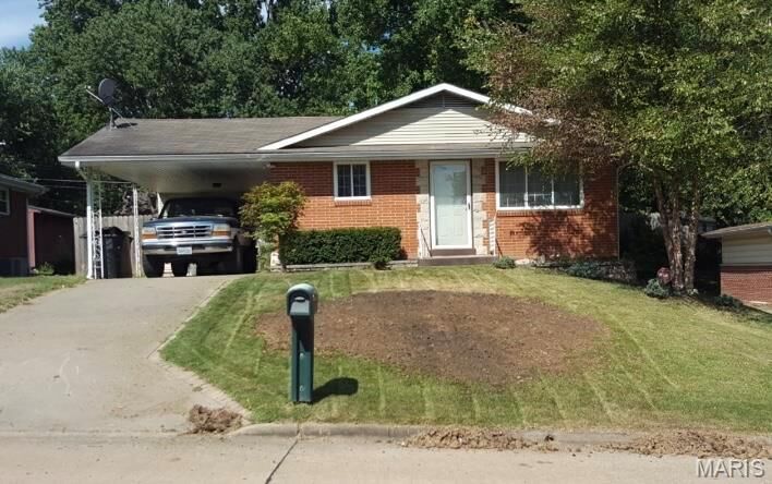 Property Photo:  1521 N Henderson Street  MO 63701 