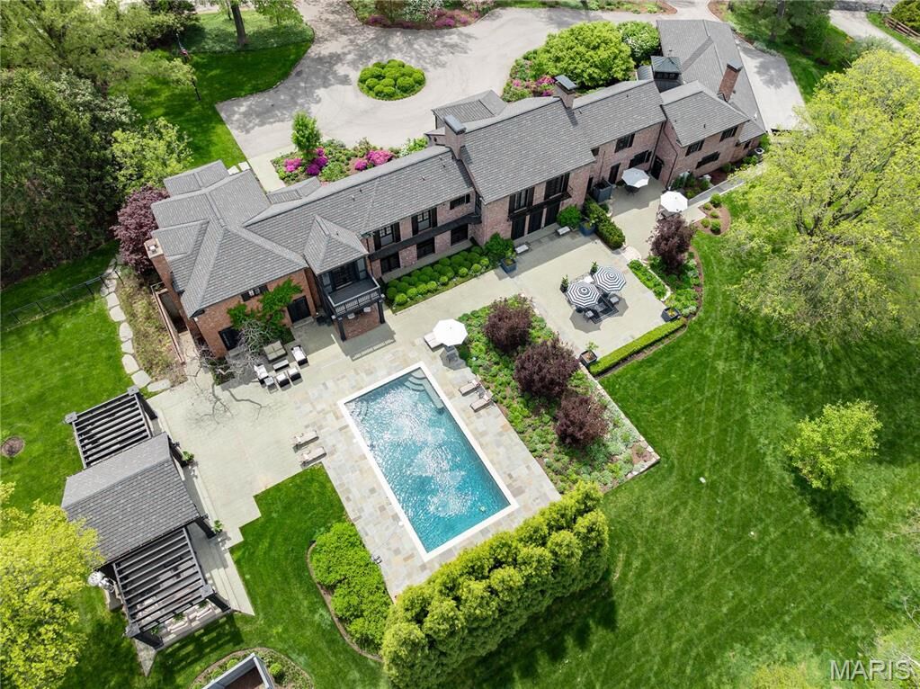 Property Photo:  1 Squires Lane  MO 63131 