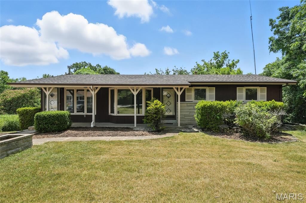 Property Photo: 220 Susan Road MO 63129