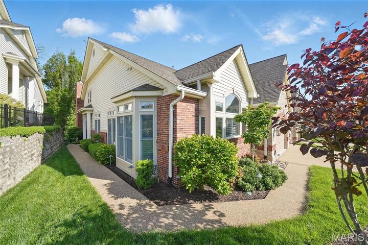Property Photo:  735 Stonebluff Court  MO 63005 