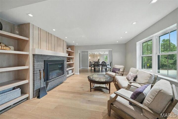 Property Photo:  323 E Clinton Place  MO 63122 