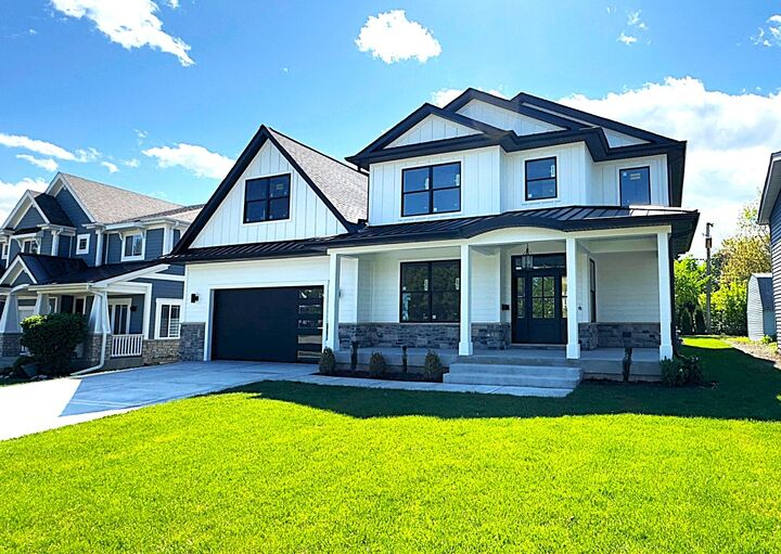 Property Photo:  1326 N Race Avenue  IL 60004 