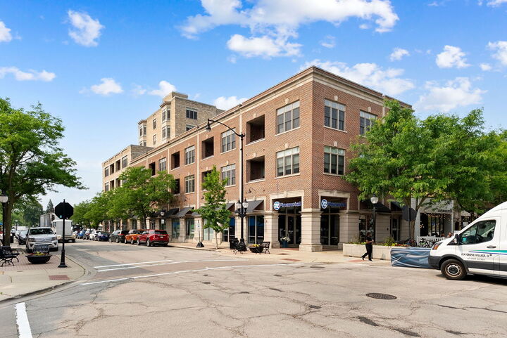 10 S Dunton Avenue 311  Arlington Heights IL 60005 photo