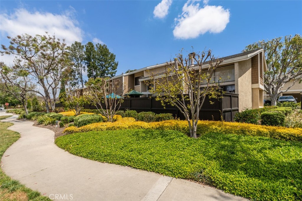 Property Photo: 26 Lakepines CA 92620