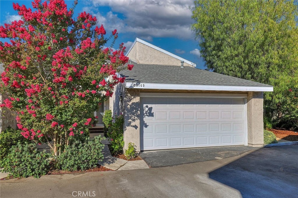 Property Photo: 25149 Amberley Way CA 91355