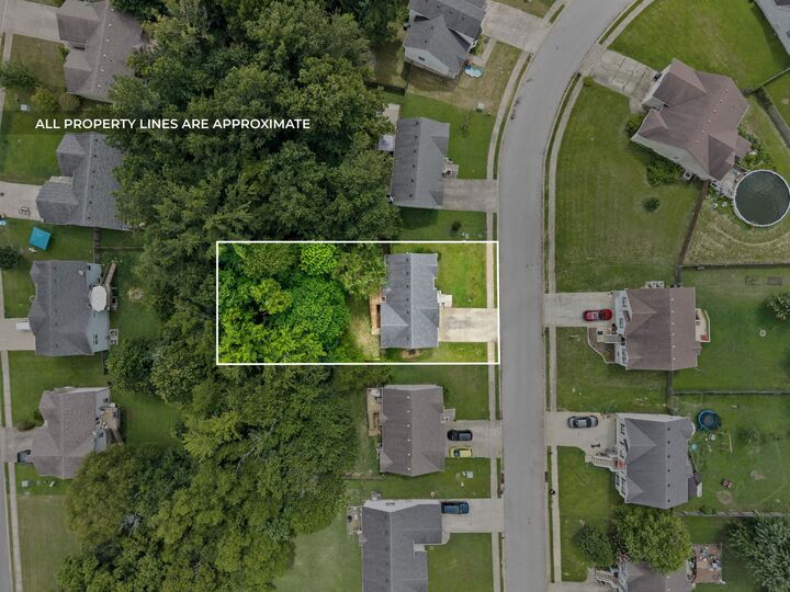 Property Photo:  1652 Broad Cir  TN 37042 