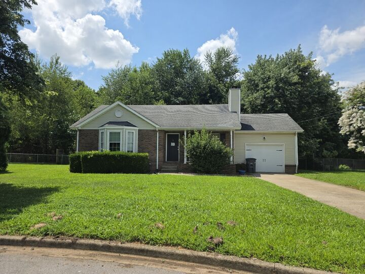 3404 Oak Lawn Dr  Clarksville TN 37042 photo