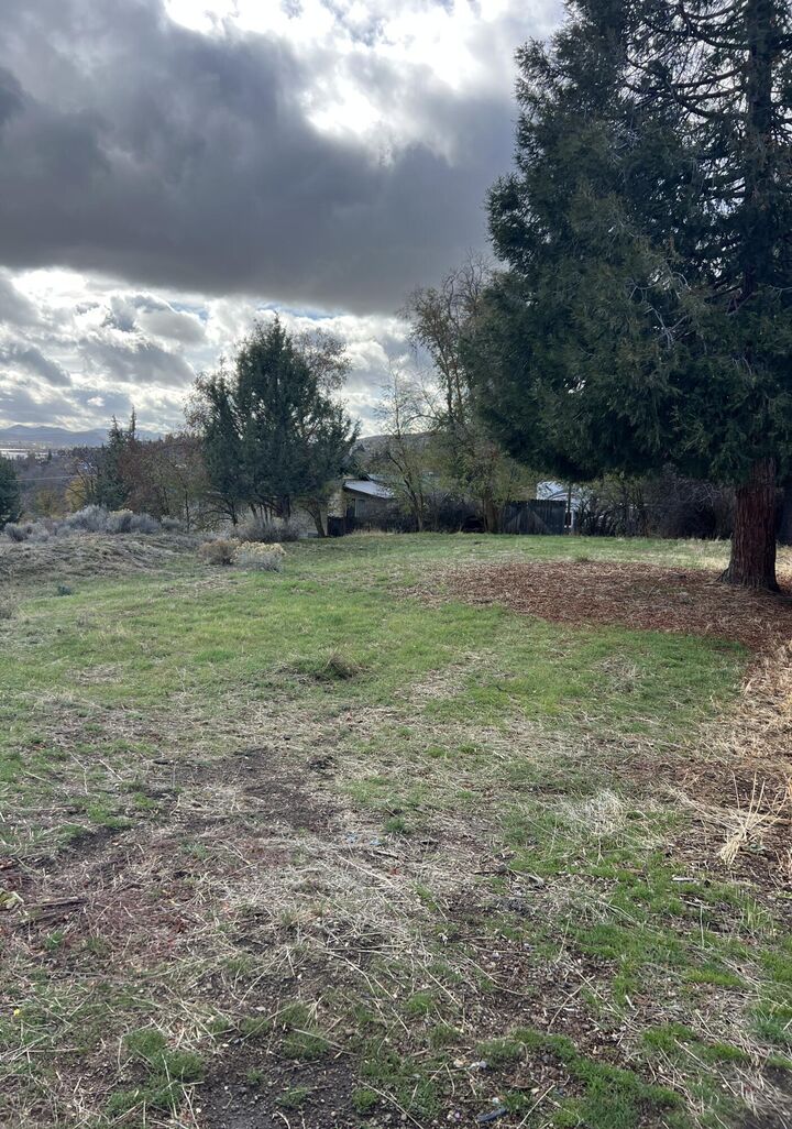 Property Photo: 1944 Academy Avenue 3&Amp4 OR 97601