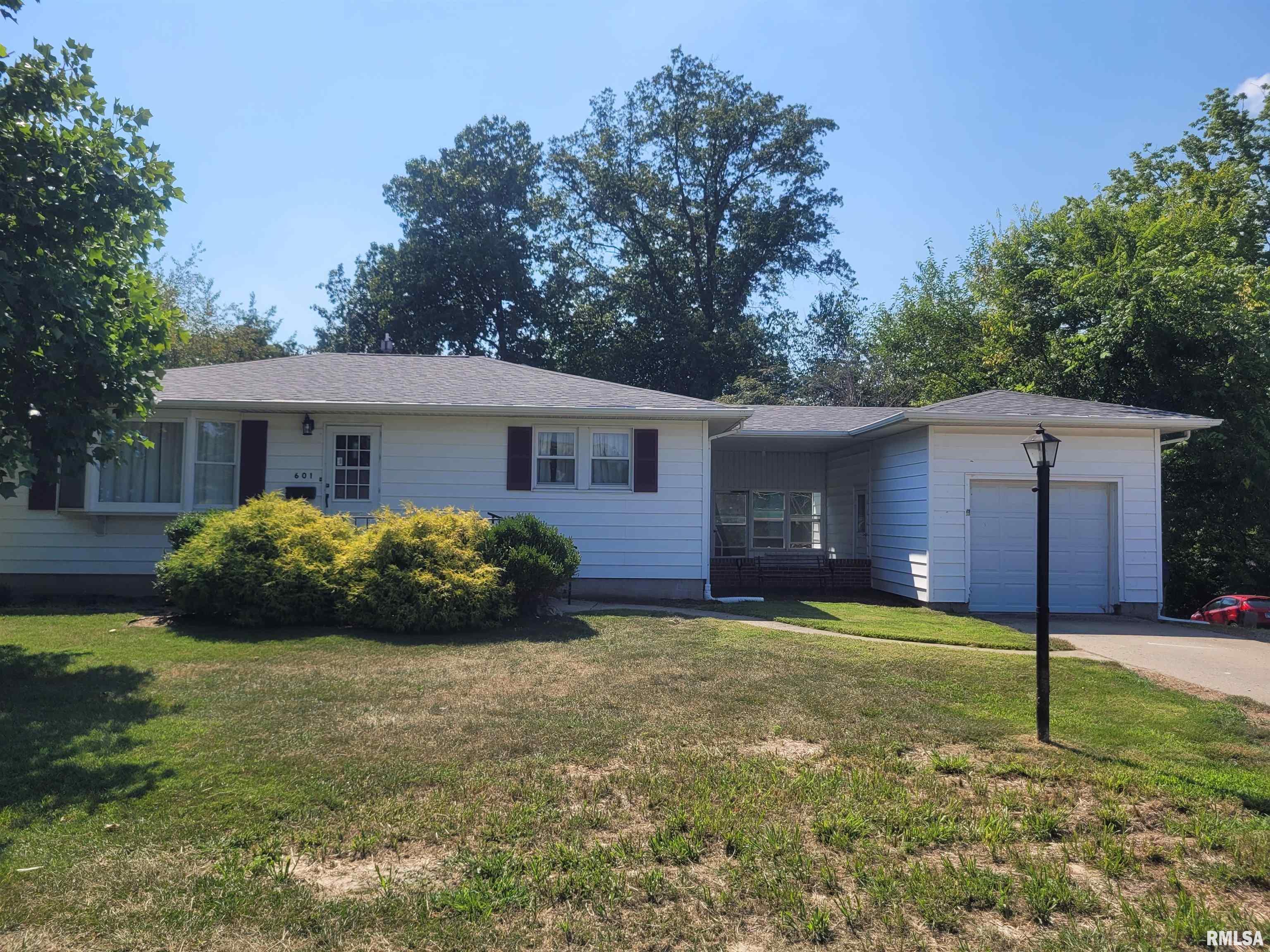 Property Photo:  601 Nora Lane  IL 62864 