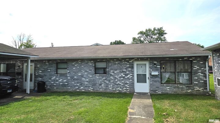 Property Photo: 1006 E Griggs Street IL 62959