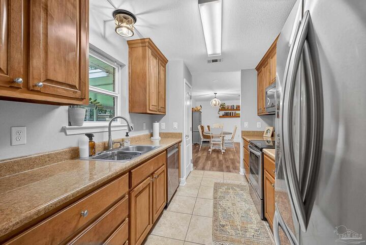 Property Photo: 4721 W Molino Rd FL 32577