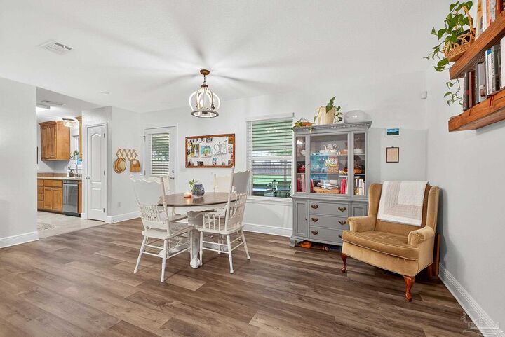 Property Photo: 4721 W Molino Rd FL 32577