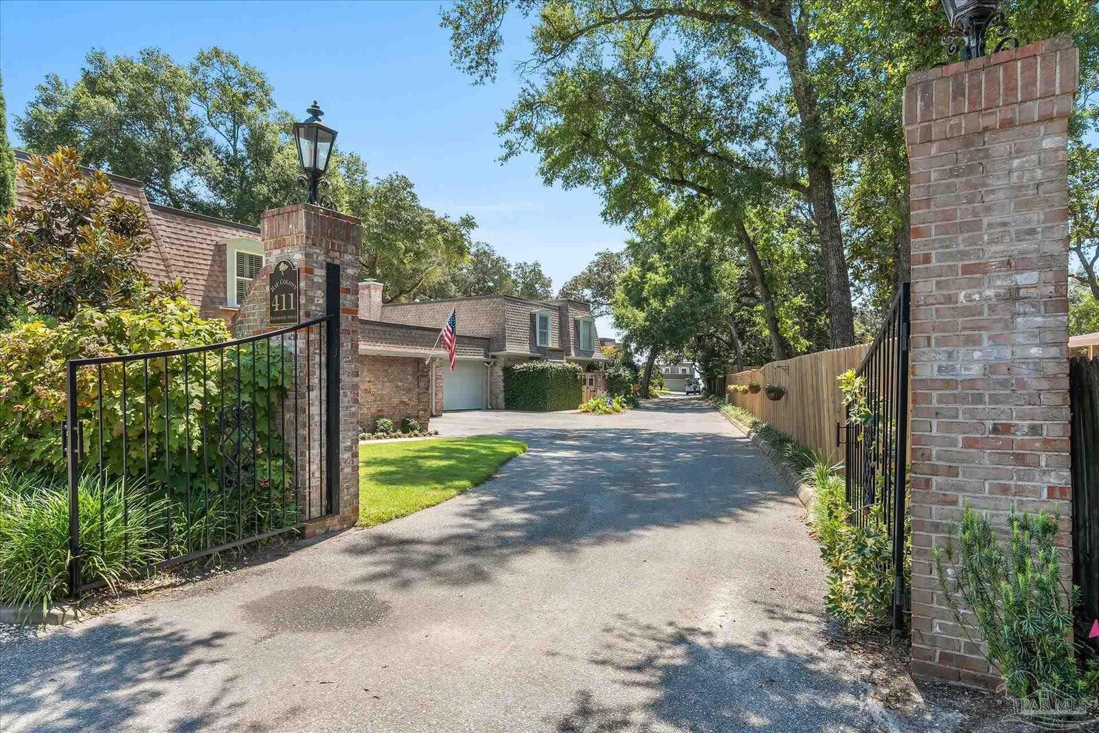 Property Photo: 411 Bayshore Dr E FL 32507