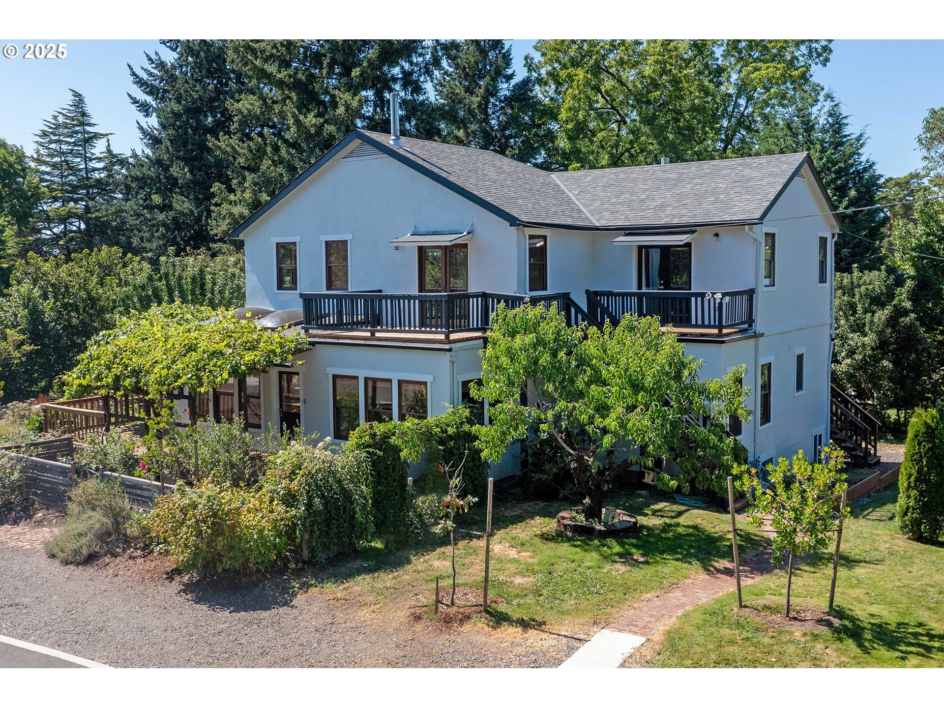 Property Photo: 8027 SE 49th Ave OR 97206