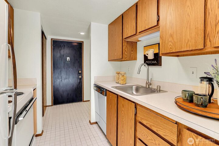 Property Photo: 10005 235th St A301 WA 98031