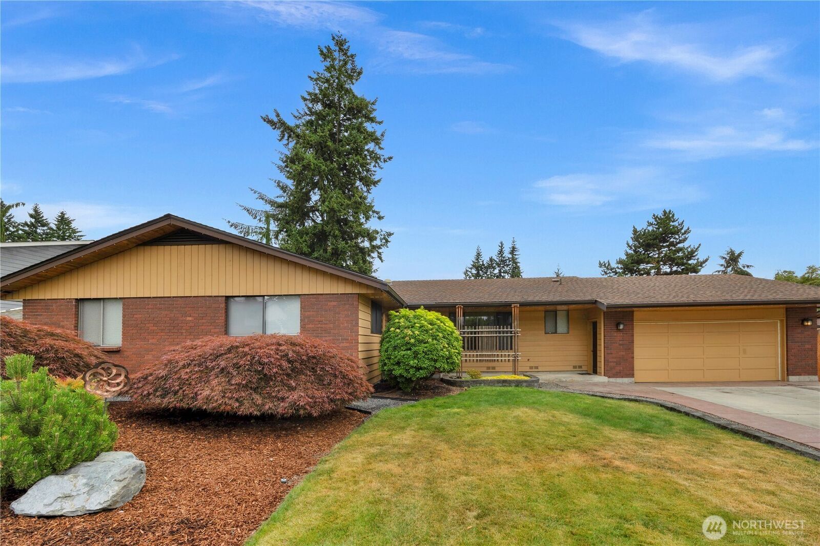 Property Photo: 2124 104th Street SE WA 98208