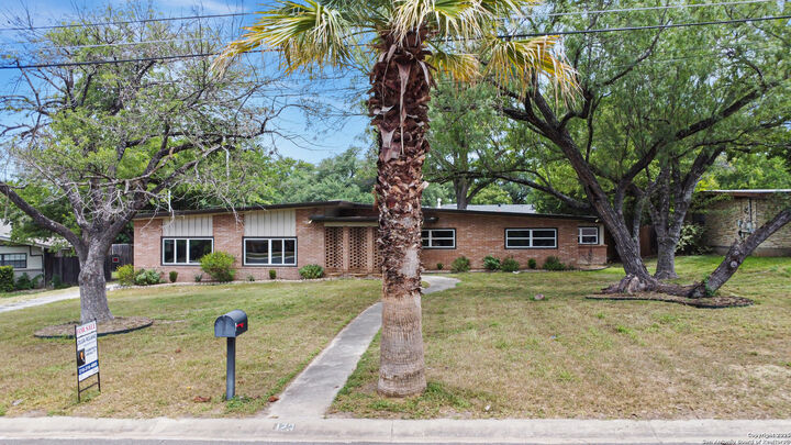 Property Photo: 123 Riviera TX 78213